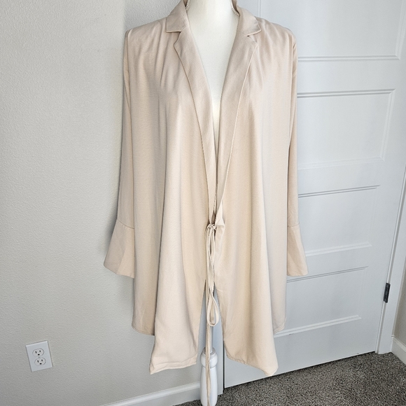 NWT!!!Forever 21 Elegant Cream Open Front Cardigan, Size Medium - Picture 1 of 7